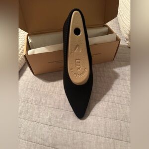 Vivaia Black Pointed Toe Flats